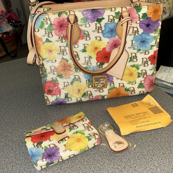 Dooney & Bourke Coated Floral Print Janine Satchel-5 Pieces included/bundle - Picture 7 of 17
